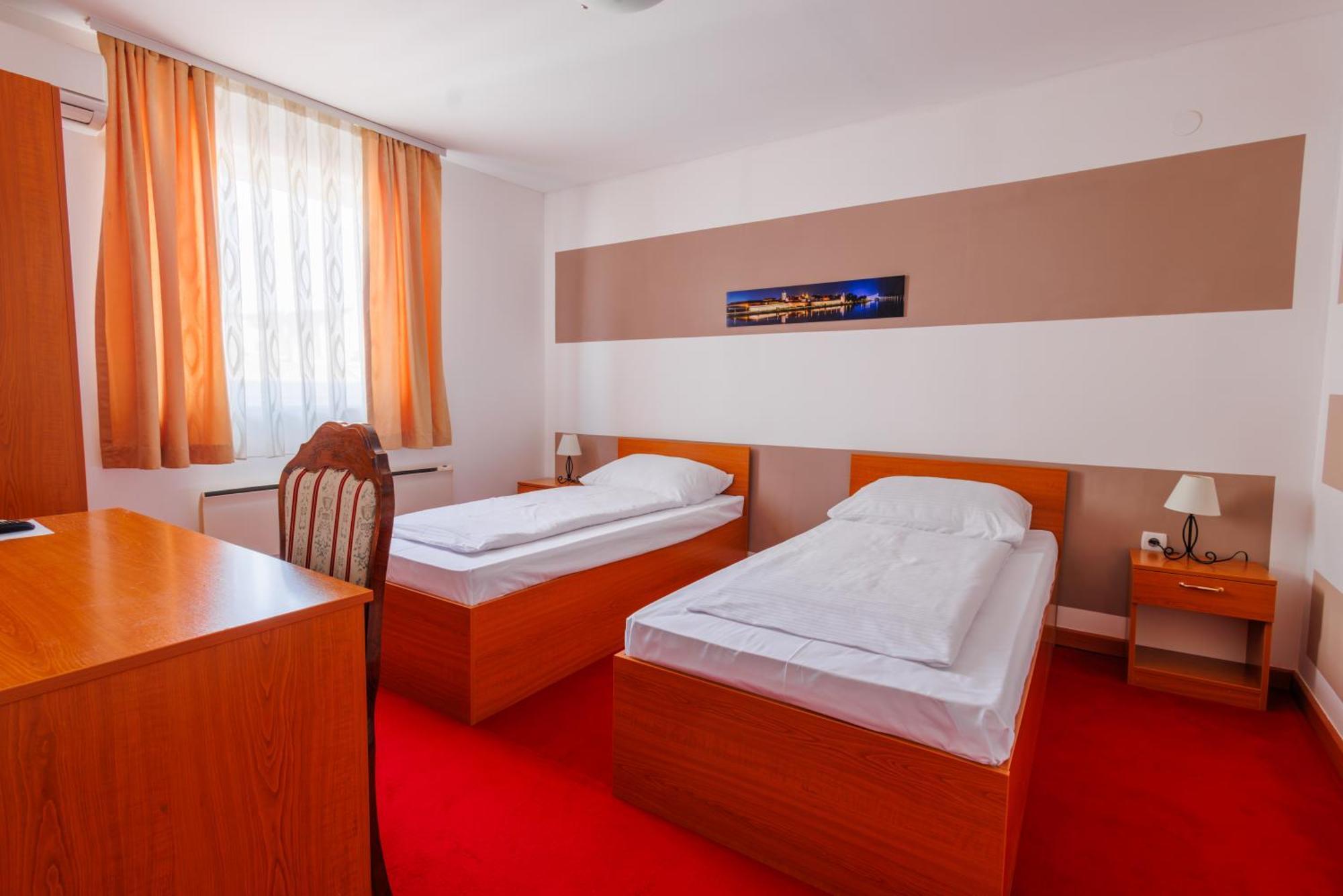 Pansion Strossmayer Osijek Extérieur photo